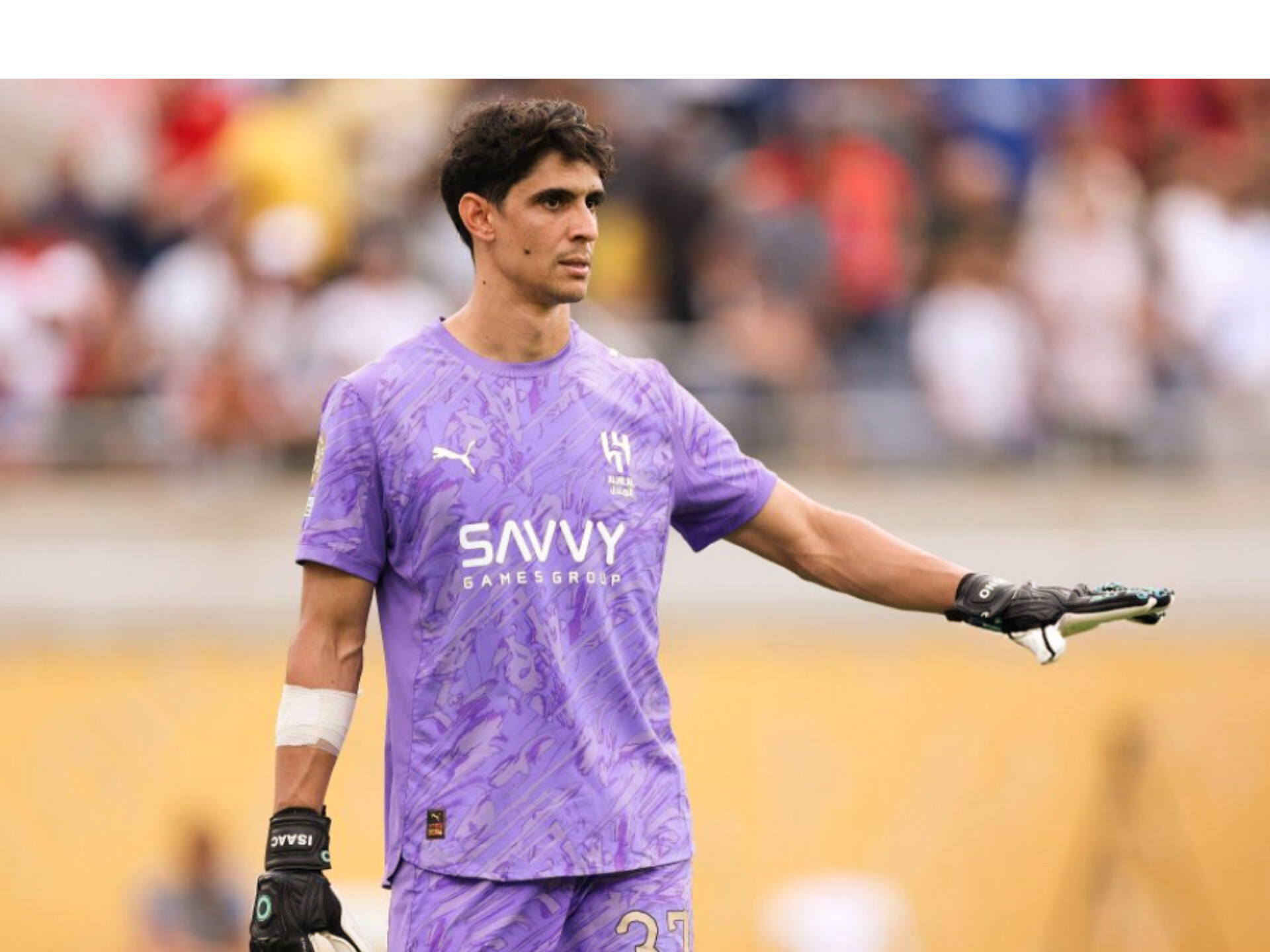 ياسين بونو يحسم في تجديد عقده مع الهلال السعودي