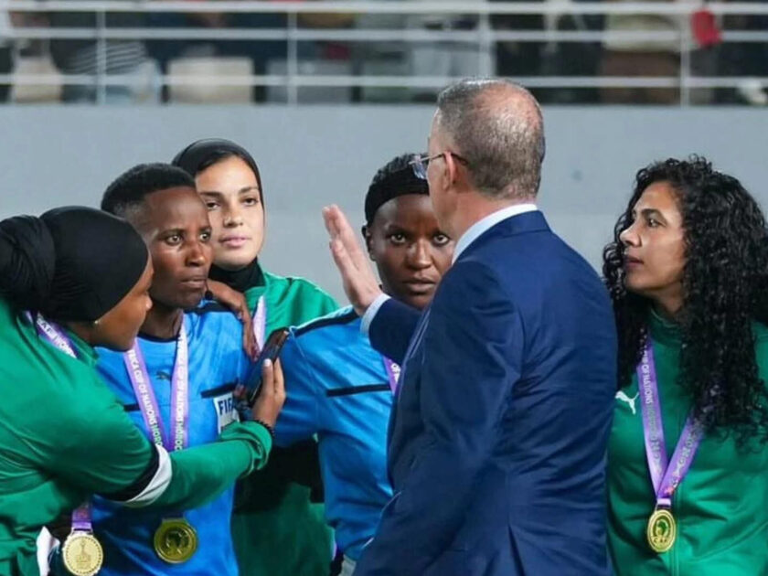 فوزي لقجع يوبخ حكمة نهائي كأس أمم أفريقيا للسيدات 2025
