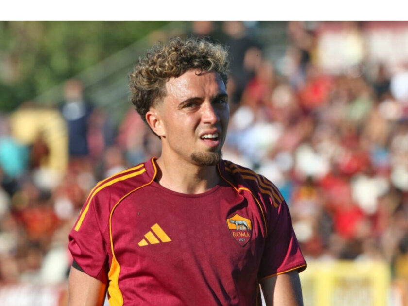 نائل العيناوي لاعب روما الإيطالي يرد على المنتقدين