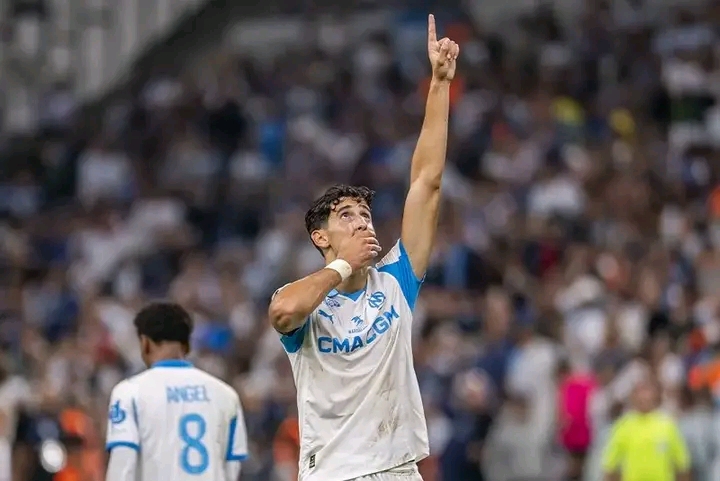 نايف أكرد يبصم على بداية قوية مع مارسيليا الفرنسي