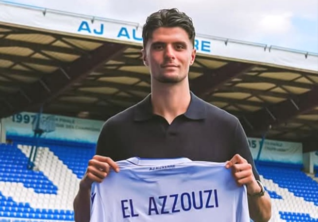 أوكسير الفرنسي يعلن إصابة أسامة العزوزي