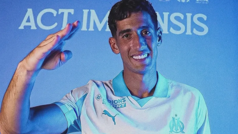 نايف أكرد ينهي مشكلة مارسيليا الفرنسي