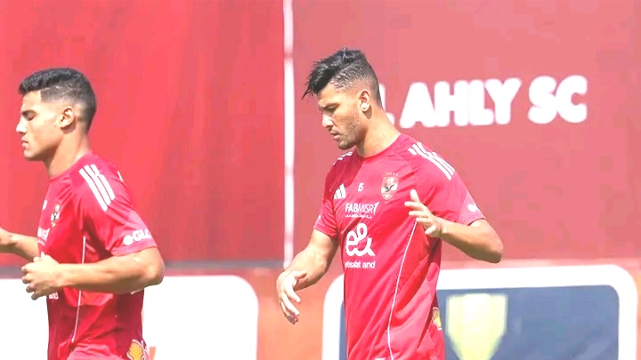الأهلي المصري يسارع الزمن لإنهاء أزمة أشرف داري