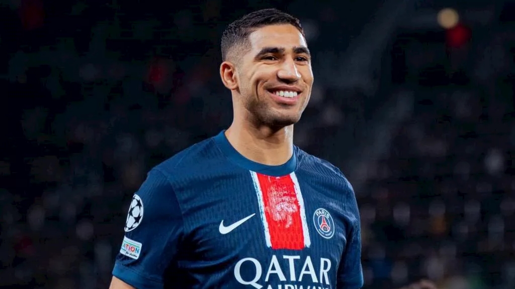 أشرف حكيمي يسخر من رابطة الدوري الفرنسي بسبب الكرة الذهبية لأفضل لاعب في العالم