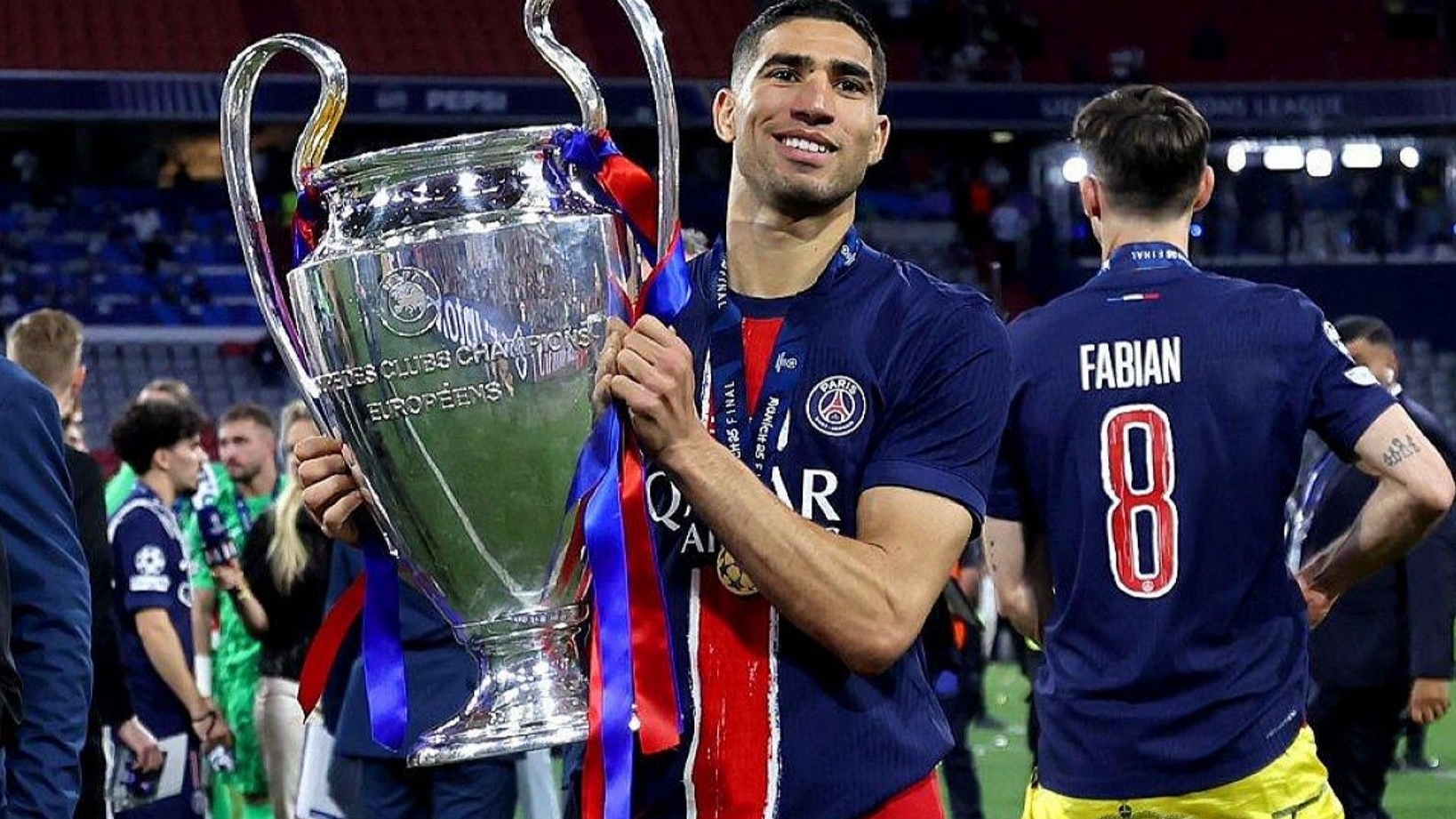 بيرتران لاتور يصف تصنيف أشرف حكيمي بالكرة الذهبية بالـ&Quot;مفاجأة والفضيحة&Quot;