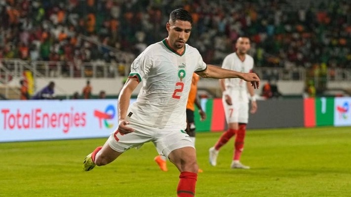 أشرف حكيمي يصر على مرافقة الأسود رغم الارهاق