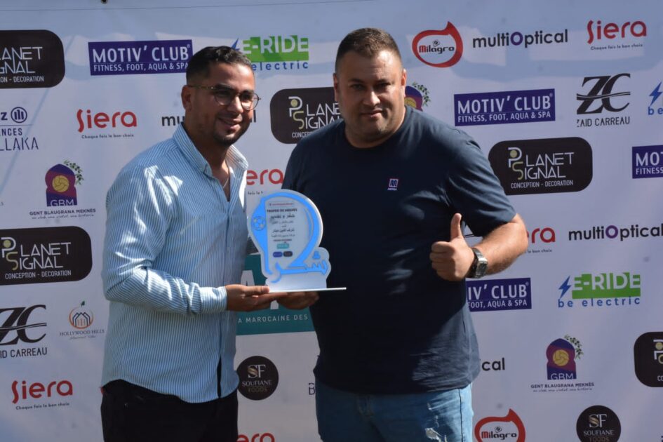 جمعية أنصار برشلونة بمكناس تُكرّم الإطار الوطني شرف الدين دينار وعددًا من الشخصيات الرياضية