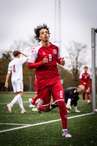 إلياس هويرة إلياس هويرة.. موهبة مغربية تلمع في سماء الكرة الدنماركية