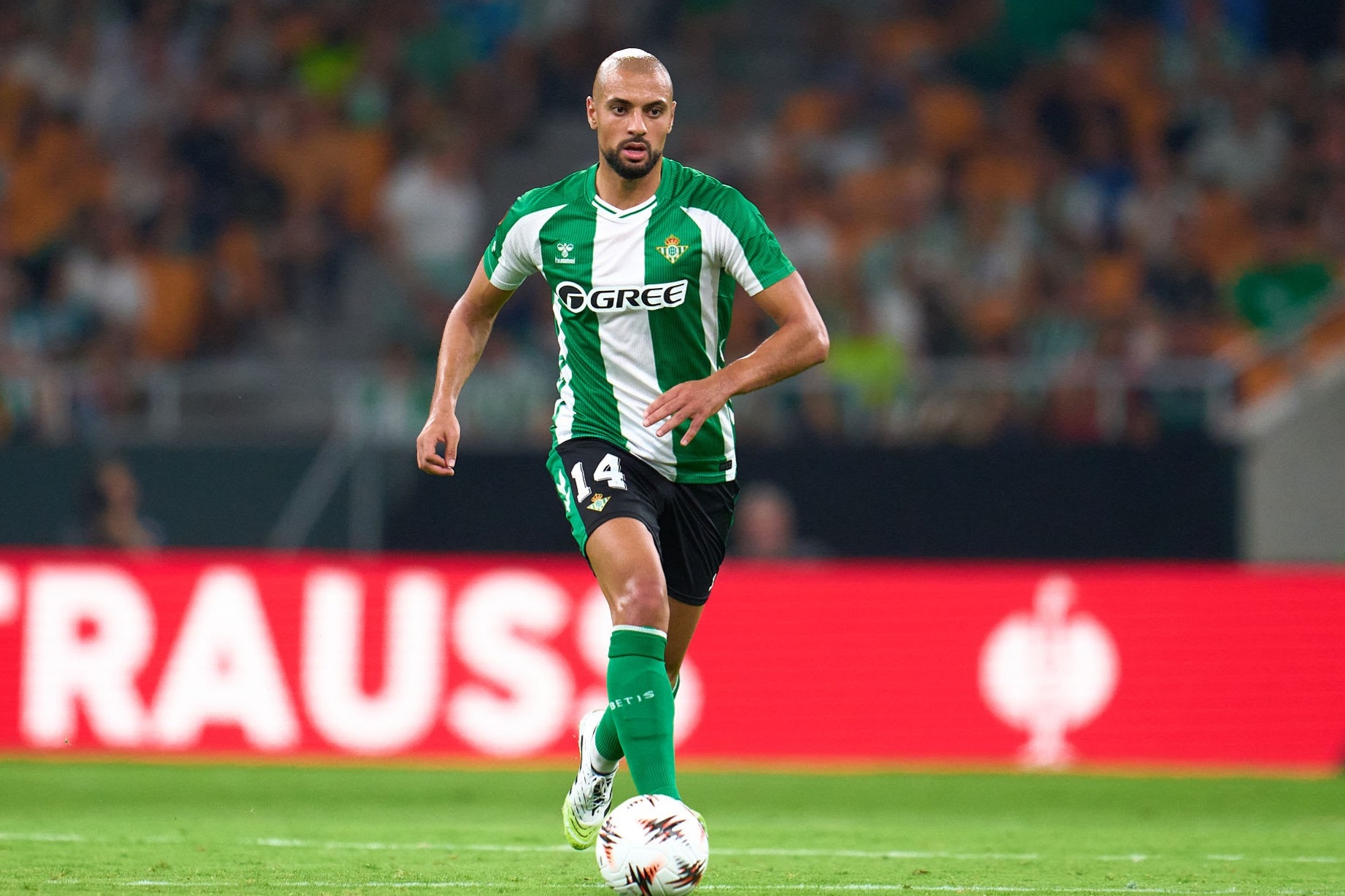 ريال بيتيس الإسباني سفيان أمرابط يتعرض للإصابة و ريال بيتيس الإسباني يصدر بيانا