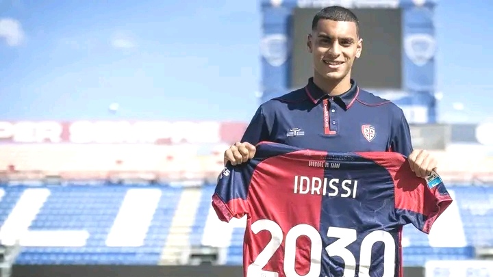 رياض الإدريسي يجدد عقده مع كالياري حتى 2030