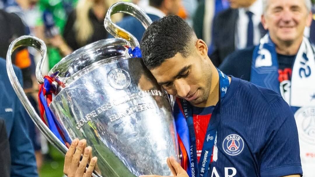 باريس سان جيرمان الفرنسي يحدد شرط خيالي لتوقيع أشرف حكيمي مع ريال مدريد الإسباني
