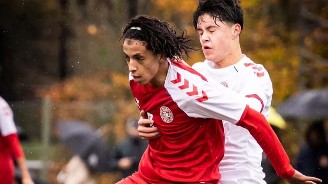 إلياس هويرة.. موهبة مغربية تلمع في سماء الكرة الدنماركية