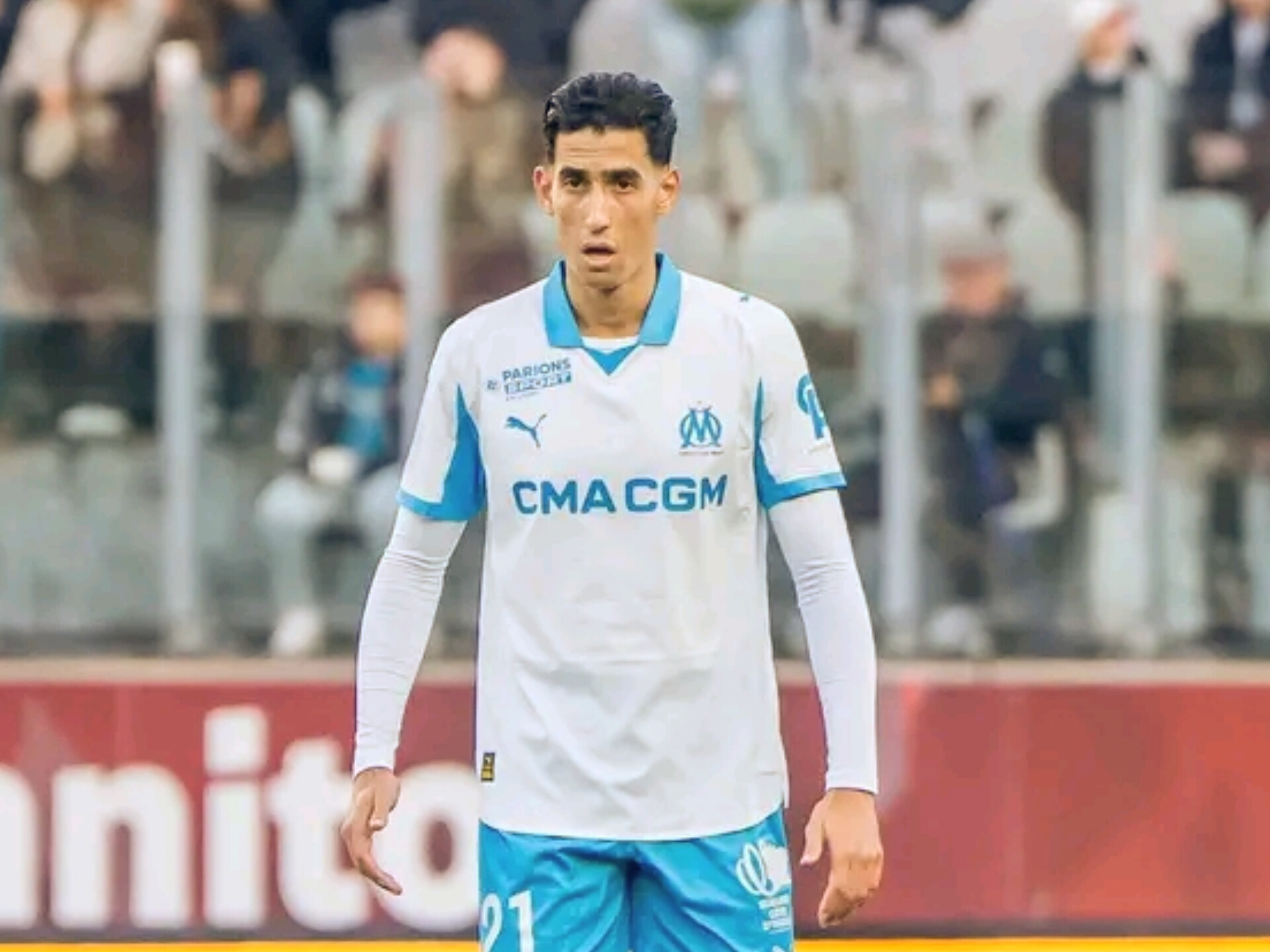 نايف أكرد يتعرض لموقف صادم في مطار مرسيليا قبل التحاقه بالمنتخب المغربي