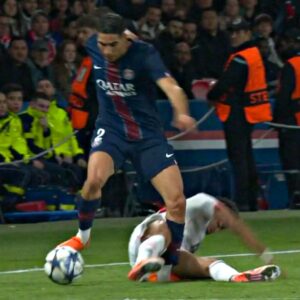 أشرف حكيمي أشرف حكيمي قد يغيب عن كأس إفريقيا للأمم بالمغرب بعد الإصابة أمام بايرن ميونيخ الألماني