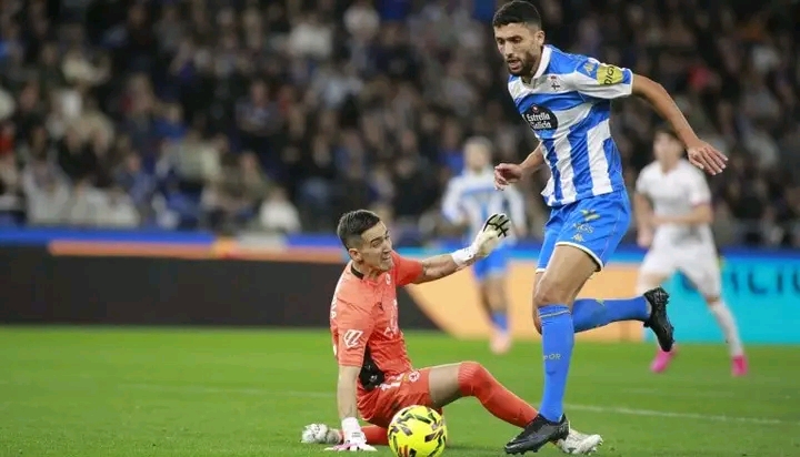 الأهلي المصري زكرياء الدهشوري لاعب ديبورتيفو لاكورونيا الإسباني يحسم في انتقاله إلى الأهلي المصري