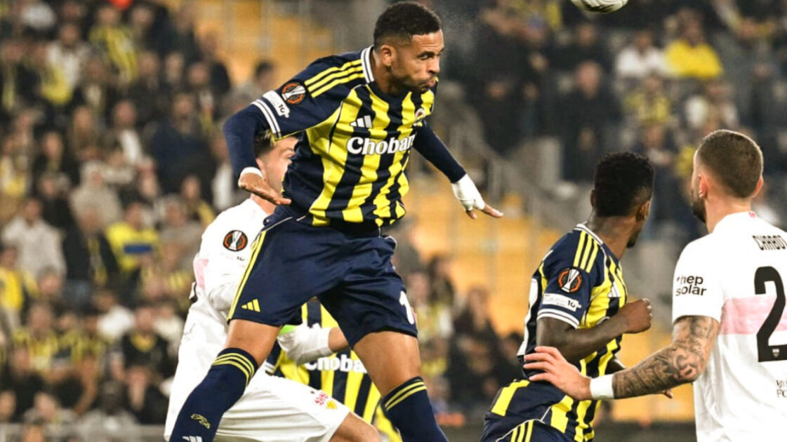 إصابة يوسف النصيري في مباراة فوز فنرباتشي على بشيكتاش