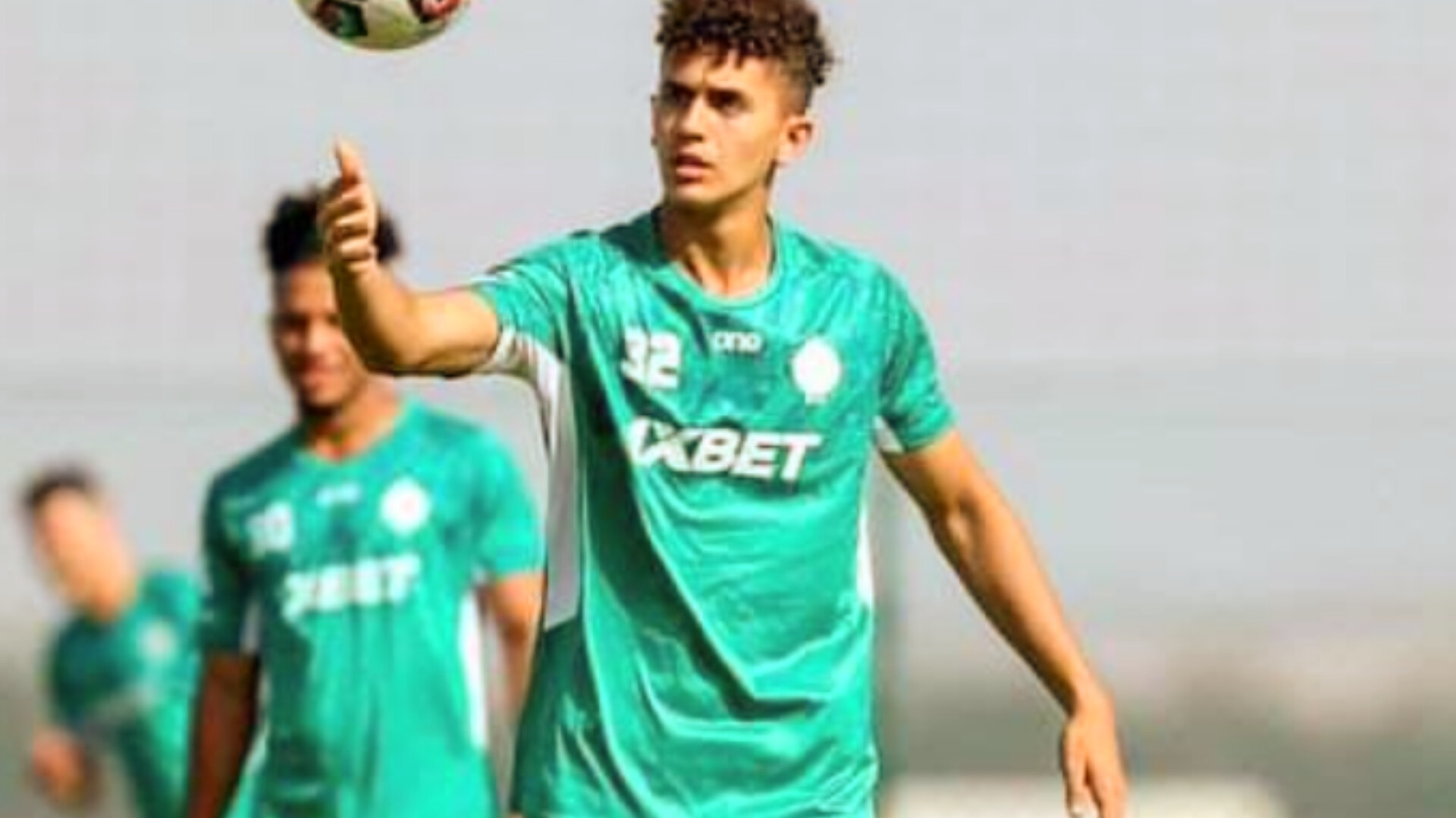 الرجاء الرياضي يحسم بيع المهدي المشخشخ إلى نادي باريس Fc الفرنسي