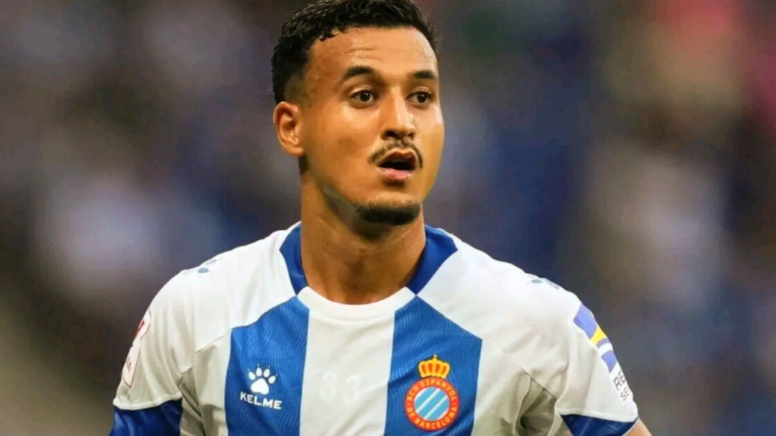 وليد الركراكي ينصف عمر الهلالي لاعب إسبانيول برشلونة