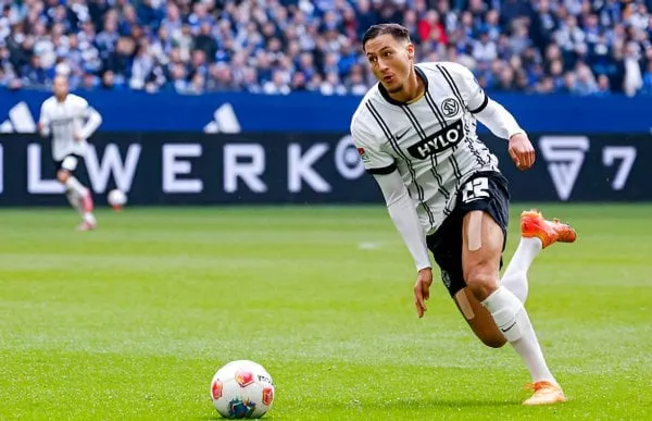 آينتراخت فرانكفورت الألماني يحسم تعاقده مع المهاجم الشاب يونس إبنو طالب