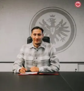 يونس إبنو طالب يعزز هجوم آينتراخت فرانكفورت بعقد طويل الأمد