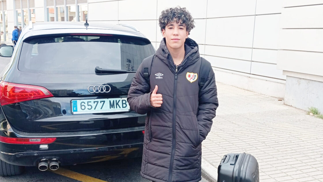 أيمن المختاري.. موهبة كروية تشق طريقها نحو التألق في إسبانيا