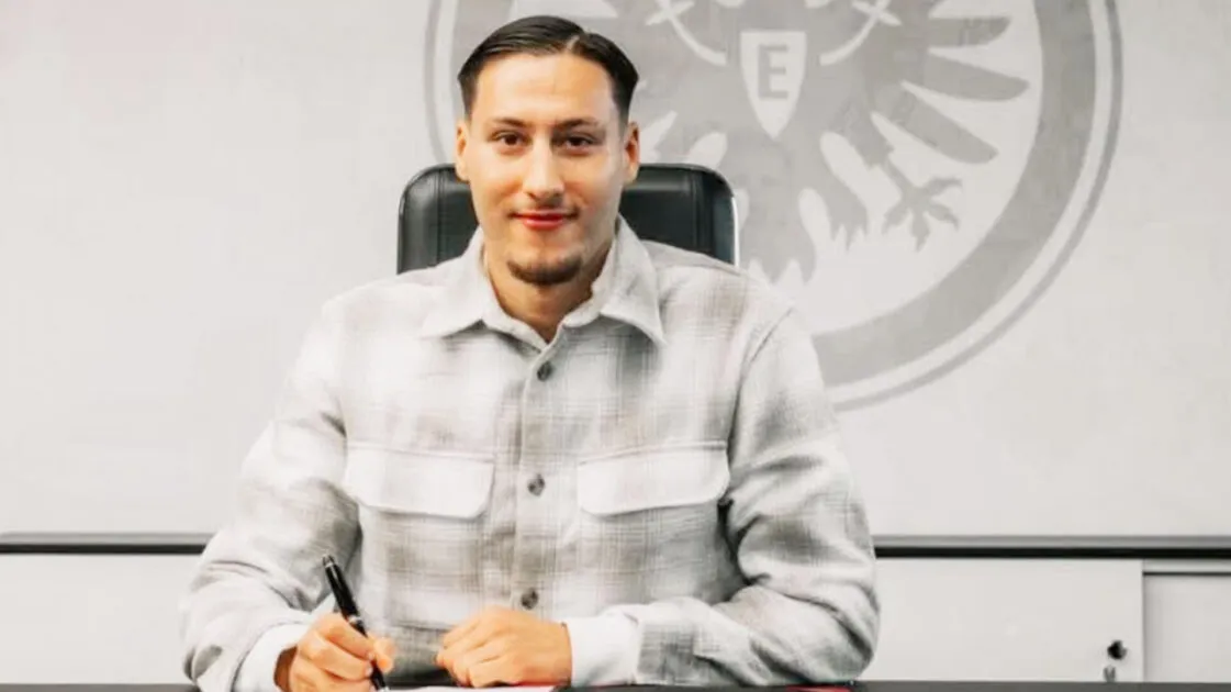 يونس إبنو طالب يعزز هجوم آينتراخت فرانكفورت بعقد طويل الأمد