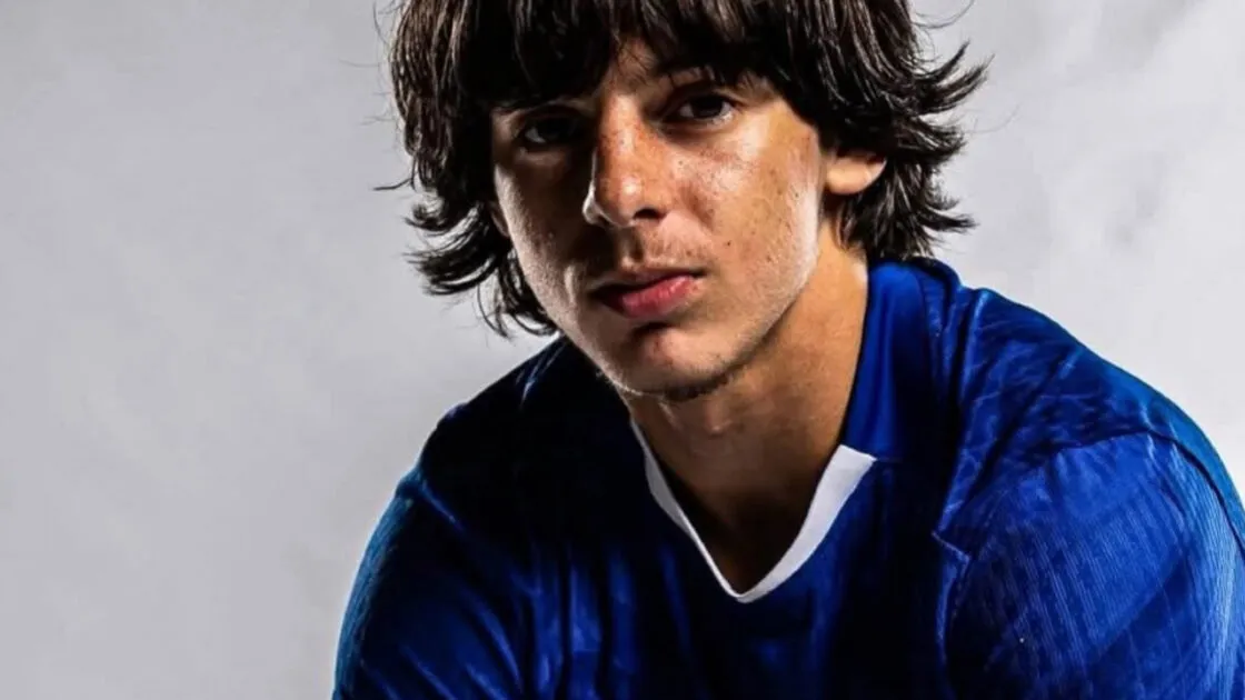 إبراهيم الربّاج يوقع أول عقد مع تشيلسي الإنجليزي