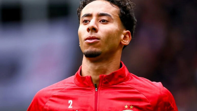 أنس صلاح الدين يفرض نفسه داخل المنتخب وآيندهوفن قبل موقعة دوري الأبطال