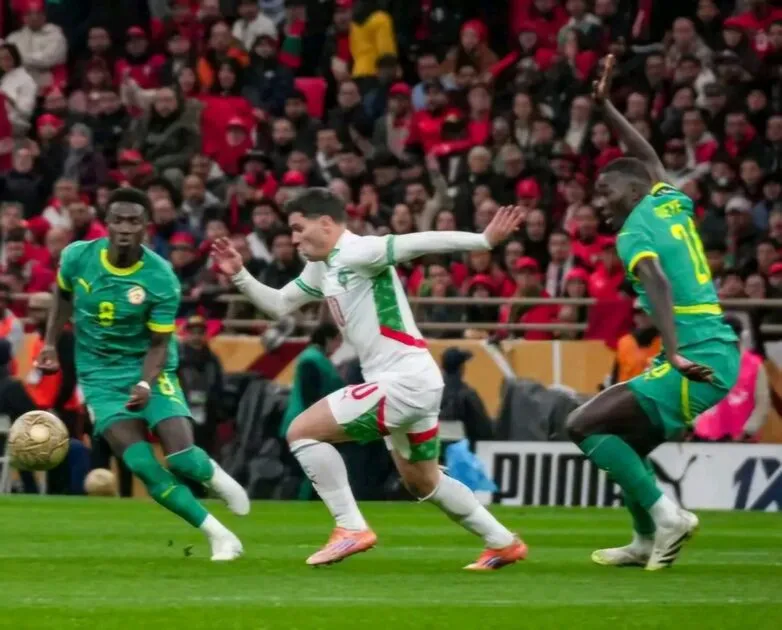 الاتحاد الإفريقي لكرة القدم يثير جدلاً واسعاً بعد تصريحات رئيس لجنة الحكام أوليفييه سفاري