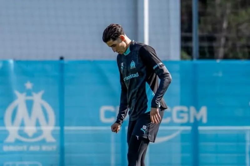 نايف أكرد يثير الجدل في الدوري الفرنسي و الصحافة الفرنسية تهاجم اللاعب المغربي