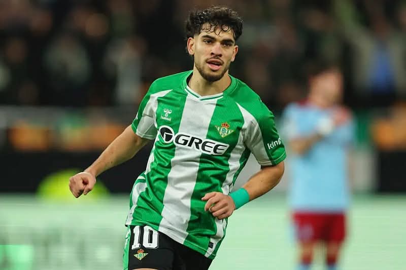 باريس سان جيرمان باريس سان جيرمان يرغب في التعاقد مع الدولي المغربي عبد الصمد الزلزولي