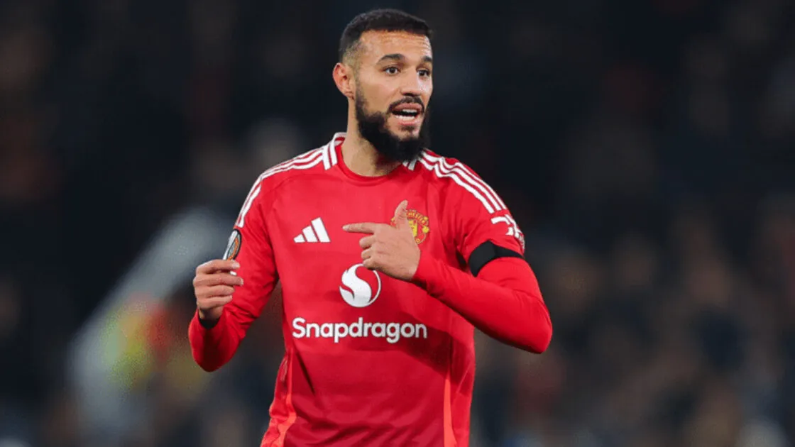 نصير مزراوي يبلغ إدارة نادي مانشستر يونايتد بالرحيل