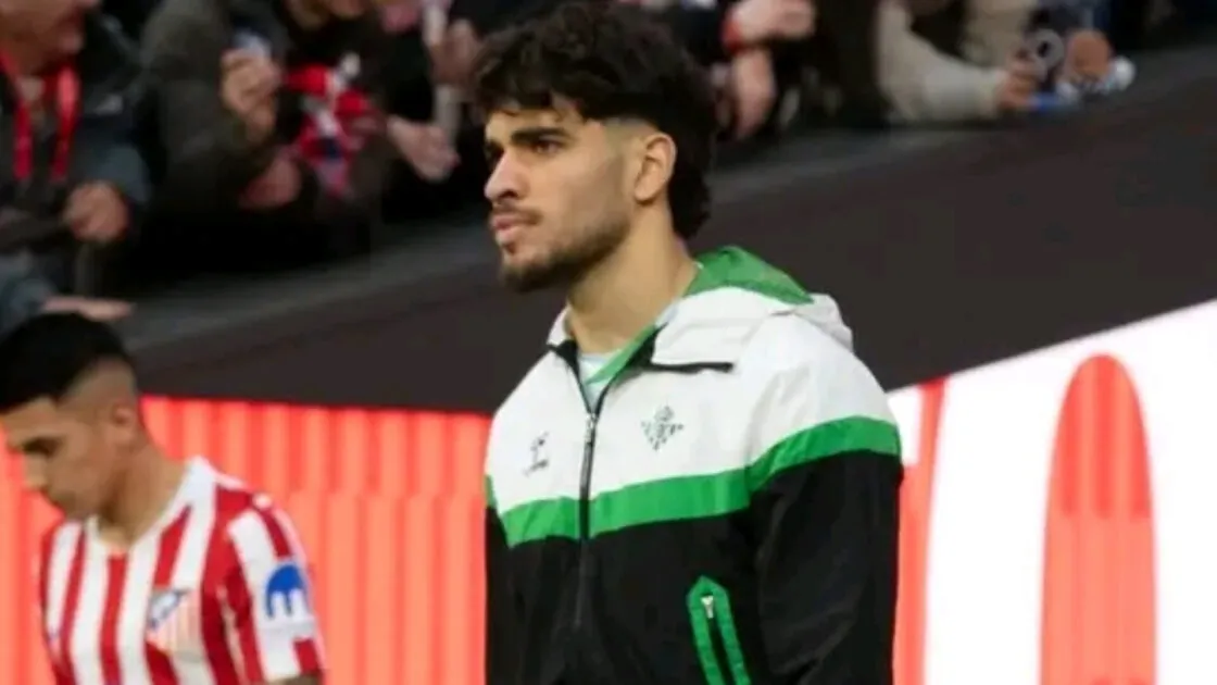 مانويل بيليغريني  ينصف الدولي المغربي عبد الصمد الزلزولي