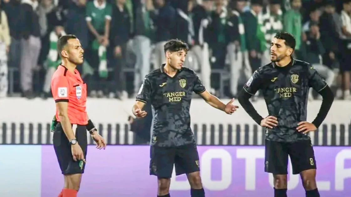 اتحاد طنجة يصدر بلاغًا رسميًا مستنكرا القرارات التحكيمية خلال مواجهته أمام الرجاء الرياضي