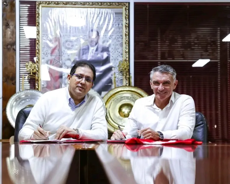 هشام أيت منا رئيس نادي الوداد الرياضي يتحدث عن شرط خاص لبقاء باتريس كارتيرون