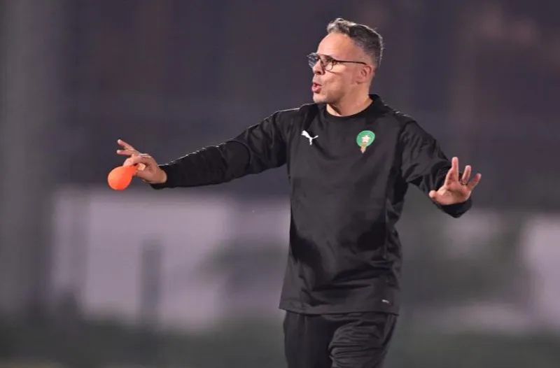 محمد وهبي يواجه أول تحدٍ حقيقي له على رأس العارضة الفنية للمنتخب الوطني المغربي بسبب منير المحمدي