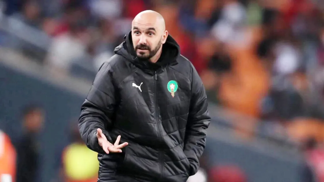 وليد الركراكي يغادر المنتخب المغربي و محمد وهبي رفقة حجي و مدرب برتغالي يخلفونه