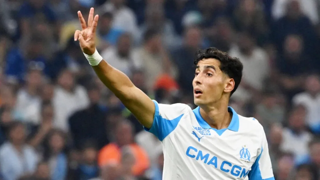 نايف أكرد يخوض مبارياته مع أولمبيك مارسيليا رغم الانتقادات