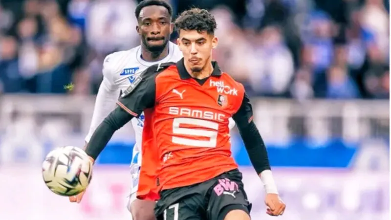 المنتخب المغربي ياسر الزبيري يعيش وضعية معقدة داخل نادي ستاد رين