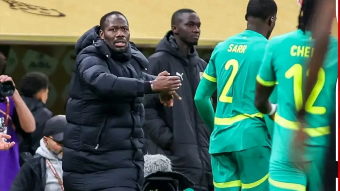 الكاف يفتح ملف انسحاب مدرب منتخب منتخب السنغال أمام المنتخب المغربي