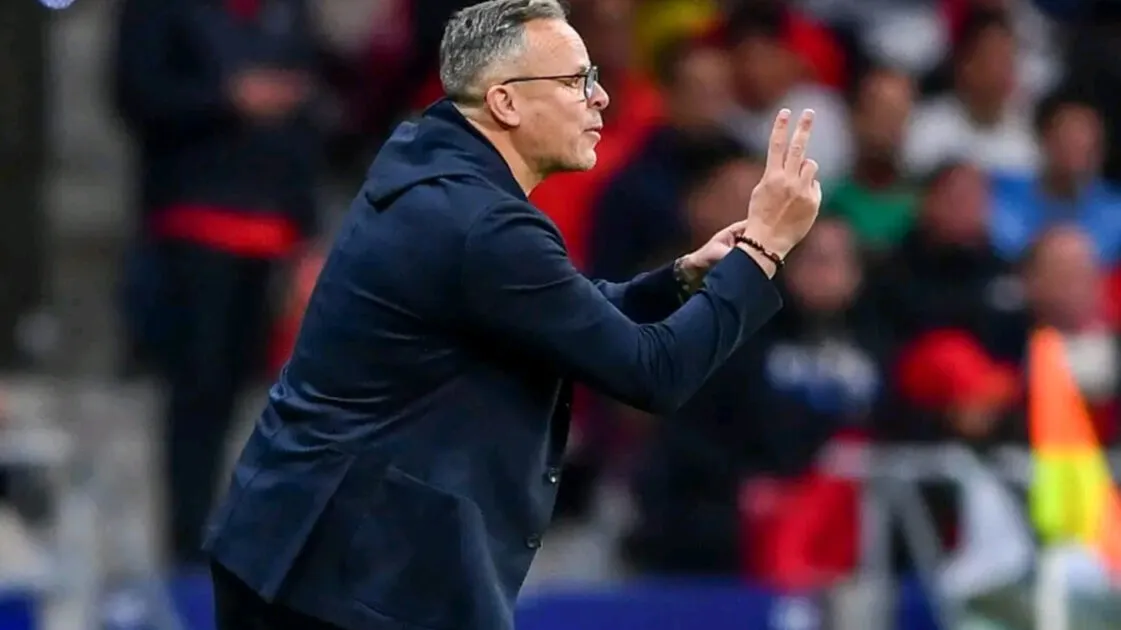 محمد وهبي يستهل أول اختبار مع المنتخب المغربي بقرارات غير موفقة