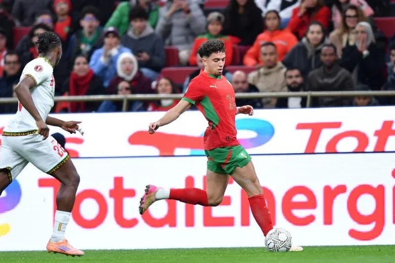 نائل العيناوي لاعب روما الإيطالي لعملية سطو مسلح مروّعة