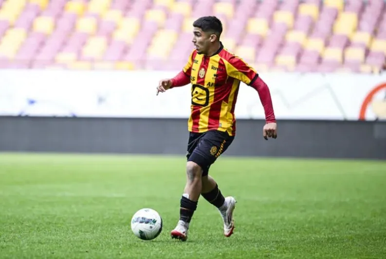 منصف زكري يقترب من الانتقال إلى الدوري الانجليزي