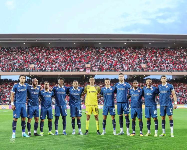 هشام آيت منا يعقد اجتماعًا حاسمًا غدًا مع مدرب الفريق باتريس كارتيرون