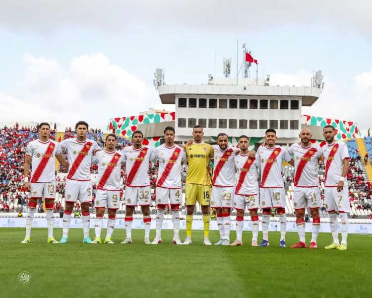 هشام أيت منا يفاوض المدرب التونسي نصر الدين نابي