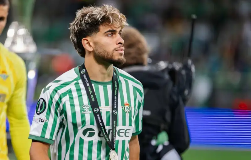 عبد الصمد الزلزولي يحصل على الضوء الأخضر من ريال بيتيس بخصوص برشلونة