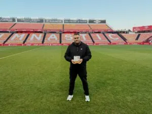 تكريم الإطار الوطني شرف الدين دينار في إسبانيا