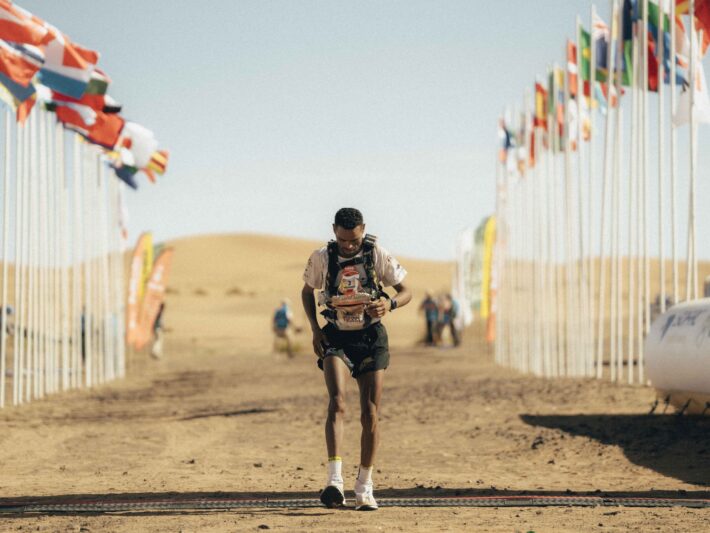 ماراطون الرمال: محمد المرابطي يوسع الفارق قبل مرحلة الختام