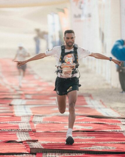 ماراطون الرمال 2026 تتويج محمد المرابطي بطلا لماراطون الرمال 2026