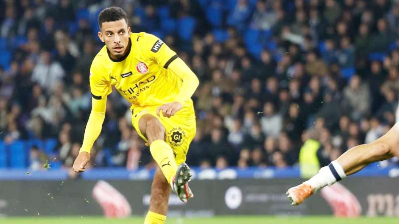 ميشيل سانشيز مدرب جيرونا ينصف عز الدين أوناحي